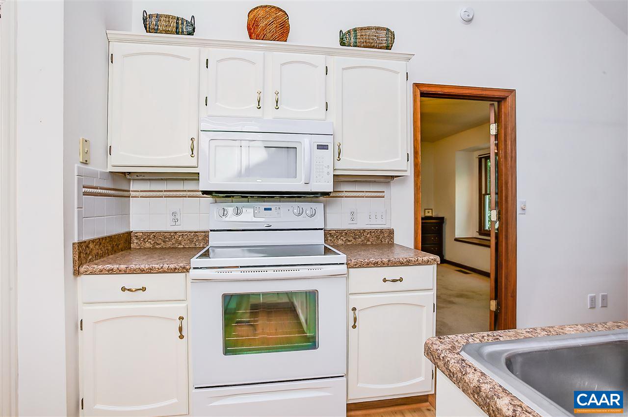 13 Woodridge Road Palmyra, VA 22963 - Photo 18 of 35 Tile back splash, granite look formica counter top