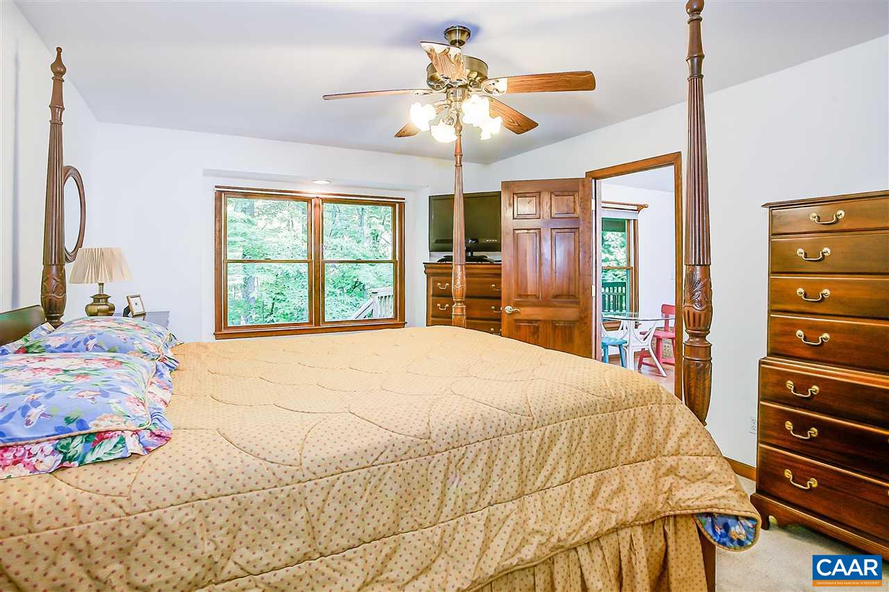 13 Woodridge Road Palmyra, VA 22963 - Photo 20 of 35 Double Window with window seat