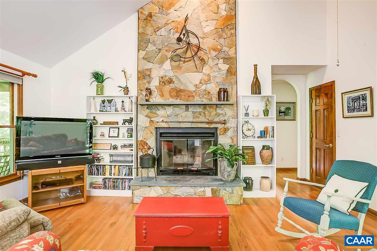 13 Woodridge Road Palmyra, VA 22963 - Photo 2 of 35 Floor to ceiling - Built in bookcases