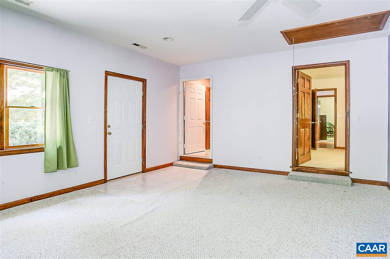 13 Woodridge Road Palmyra, VA 22963 - Photo 28 of 35 Door to Bedroom 3, Full Bath
