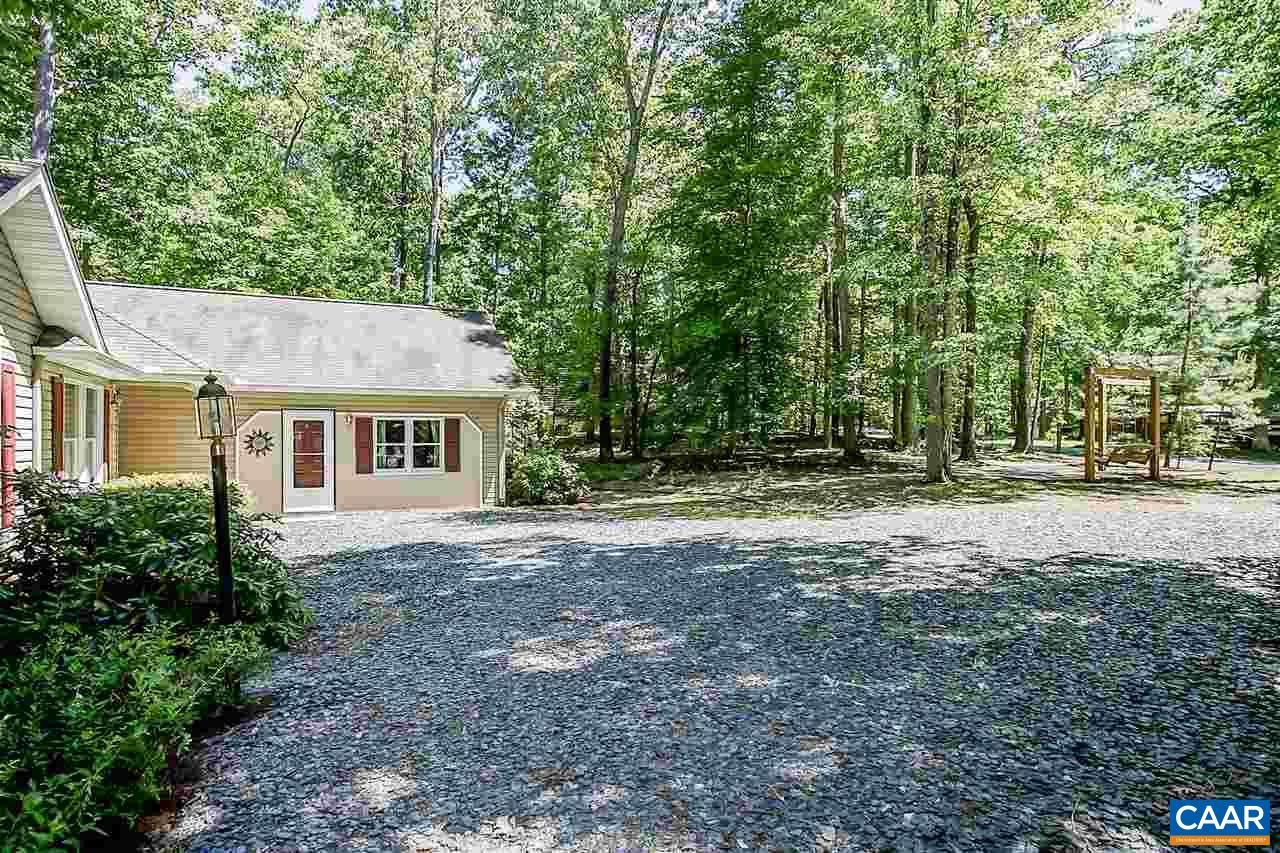 13 Woodridge Road Palmyra, VA 22963 - Photo 8 of 35 Private Entrance