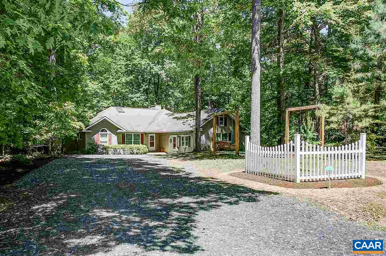 13 Woodridge Road Palmyra, VA 22963 - Photo 9 of 35 Entrance fencing