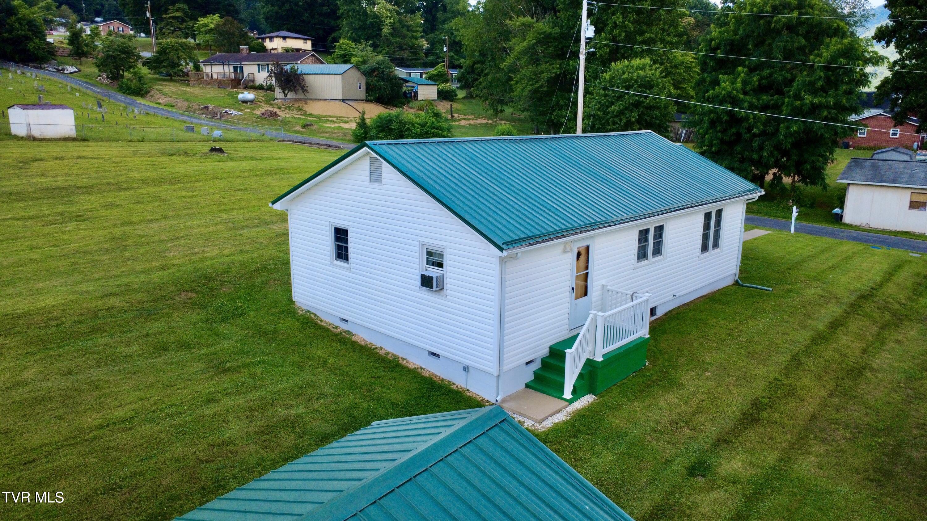 207 Charles Street Hampton, TN 37658 - Photo 8 of 18 Back
