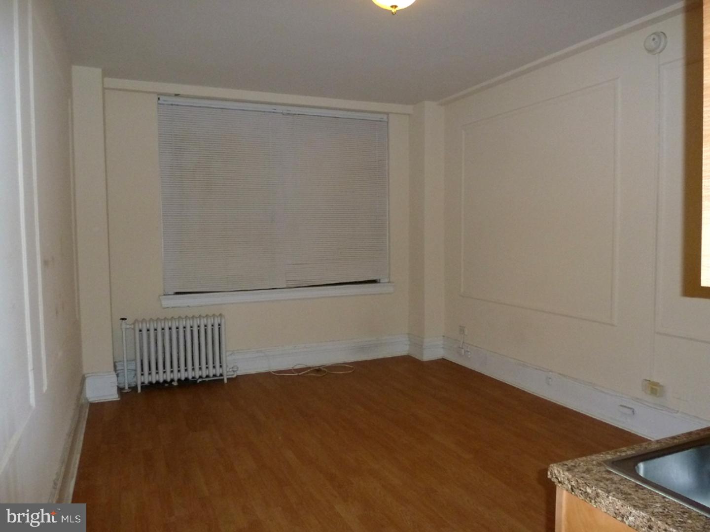 1324 Locust Street, Unit 621 Philadelphia, PA 19107 - Photo 10 of 16 Living Room