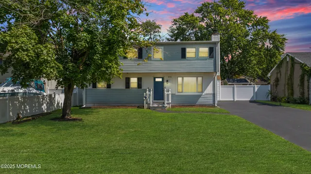 $610,000 | 573 Sumner Avenue, Belford, NJ 07718