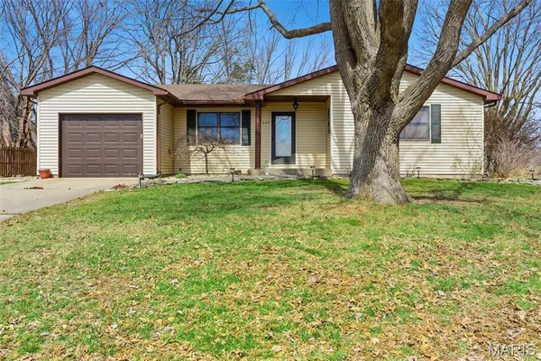 $220,000 | 147 Holiday Drive, Edwardsville, IL 62025