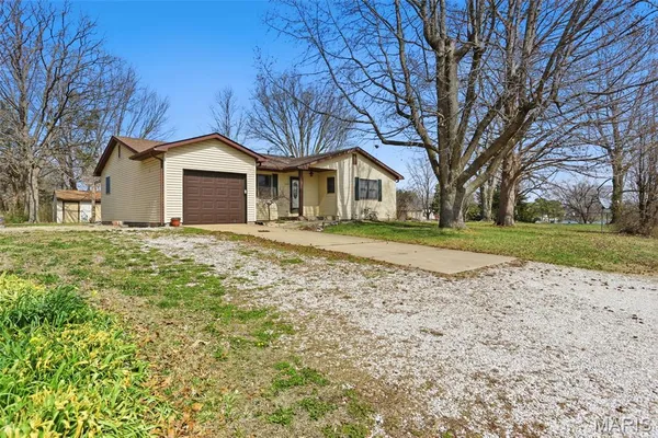 $220,000 | 147 Holiday Drive, Edwardsville, IL 62025
