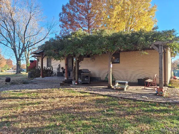 $220,000 | 147 Holiday Drive, Edwardsville, IL 62025