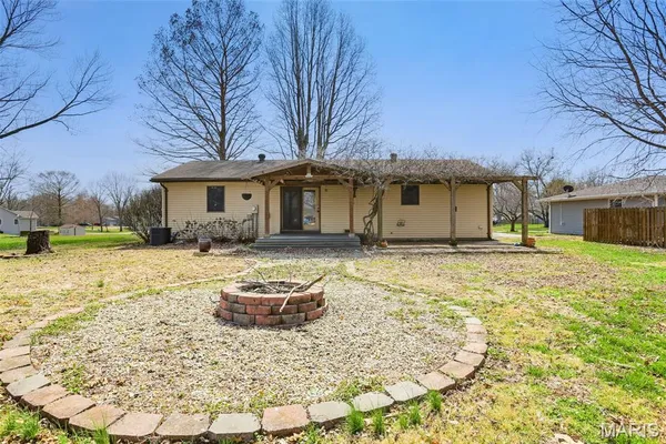 $220,000 | 147 Holiday Drive, Edwardsville, IL 62025