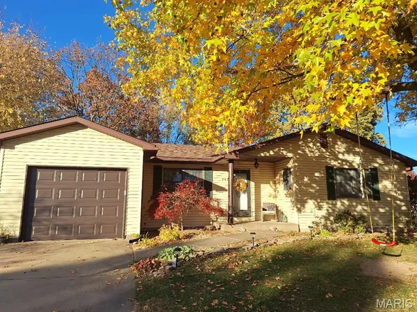 $220,000 | 147 Holiday Drive, Edwardsville, IL 62025