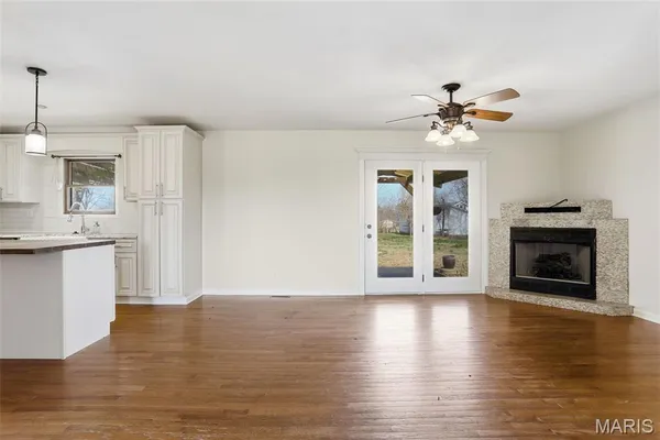 $220,000 | 147 Holiday Drive, Edwardsville, IL 62025