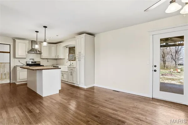 $220,000 | 147 Holiday Drive, Edwardsville, IL 62025