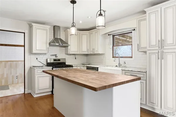 $220,000 | 147 Holiday Drive, Edwardsville, IL 62025