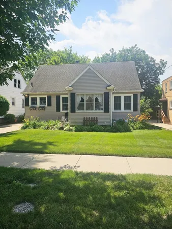 $299,990 | 621 Lincoln Avenue, Elgin, IL 60120