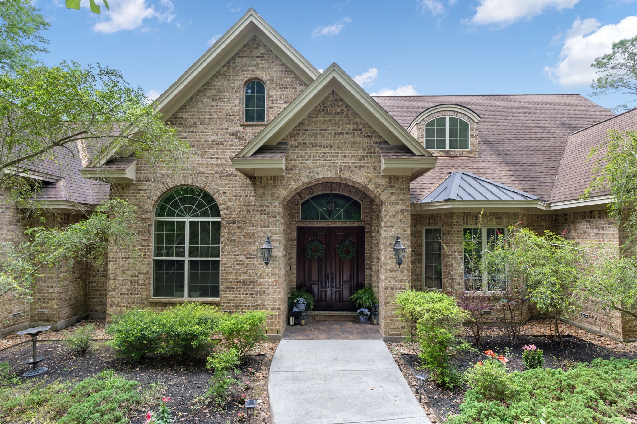 7421 Enchanted Stream Drive Conroe, TX 77304 - Photo 4 of 50 a front view of a house with a garden
