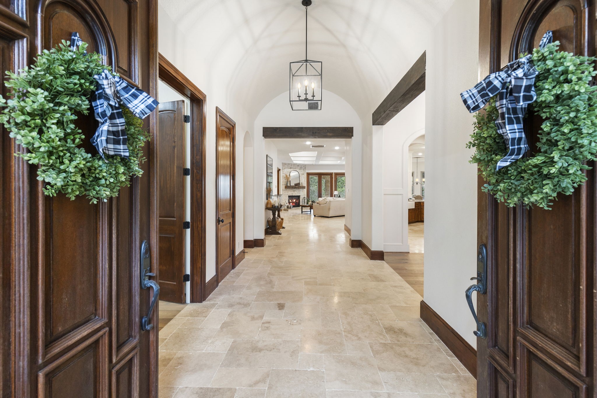 7421 Enchanted Stream Drive Conroe, TX 77304 - Photo 7 of 50 a view of a hallway to a house