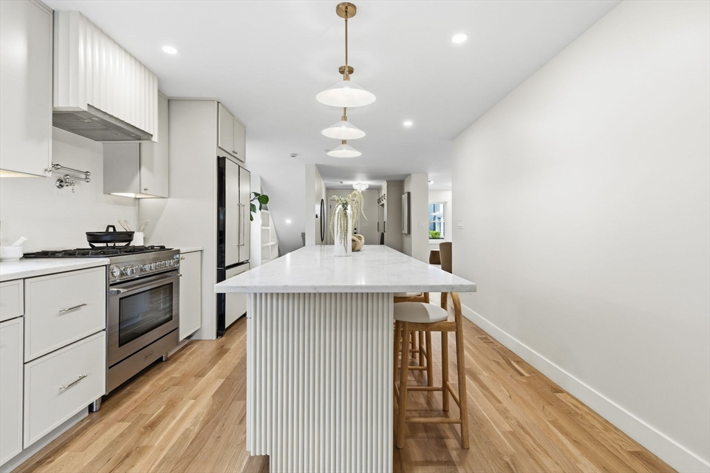 34 Governor Winthrop Road, Unit 1 Somerville, MA 02145 - Photo 6 of 28