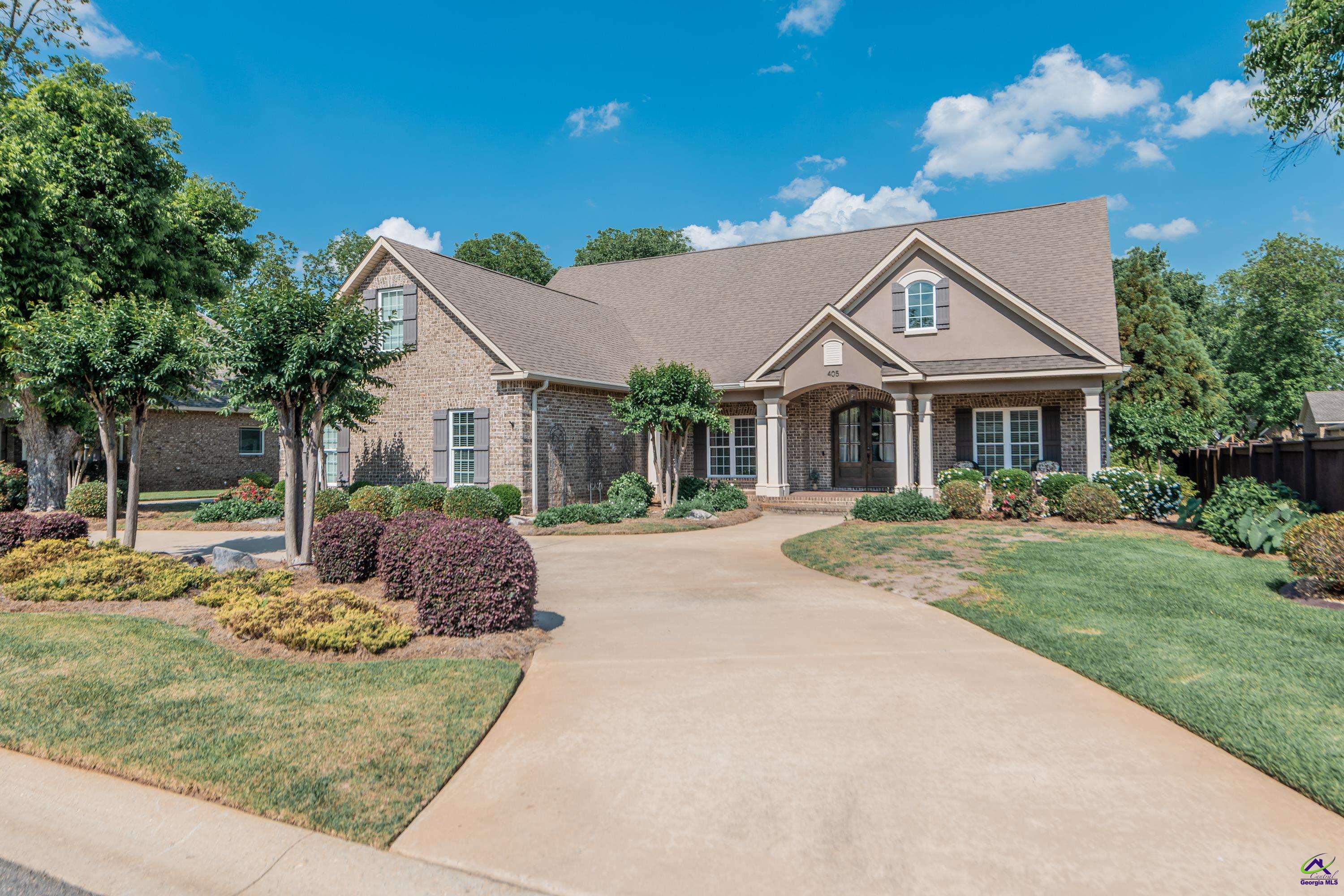 405 Old Bridge Road Warner Robins, GA 31088 - Photo 2 of 58 a front view of a house with a yard