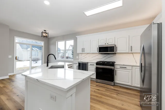 $420,000 | 733 Mecosta Lane, Romeoville, IL 60446