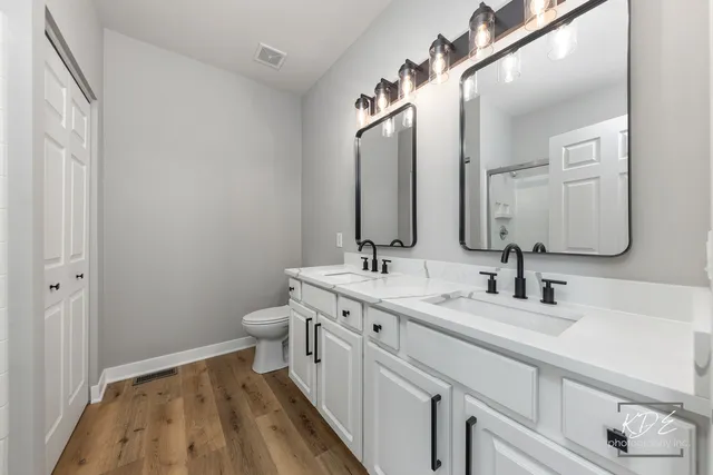 $420,000 | 733 Mecosta Lane, Romeoville, IL 60446