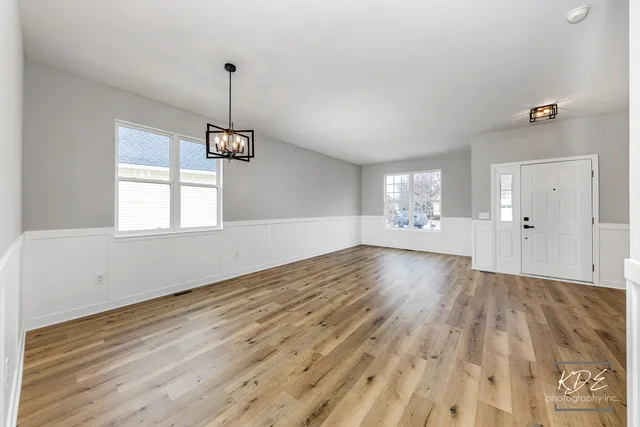 $420,000 | 733 Mecosta Lane, Romeoville, IL 60446