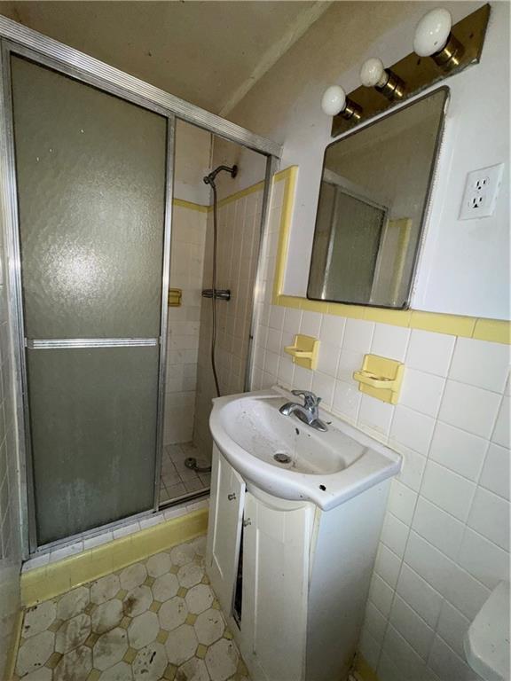 3955 Demooney Road Atlanta, GA 30349 - Photo 11 of 26 a bathroom with a sink and mirror