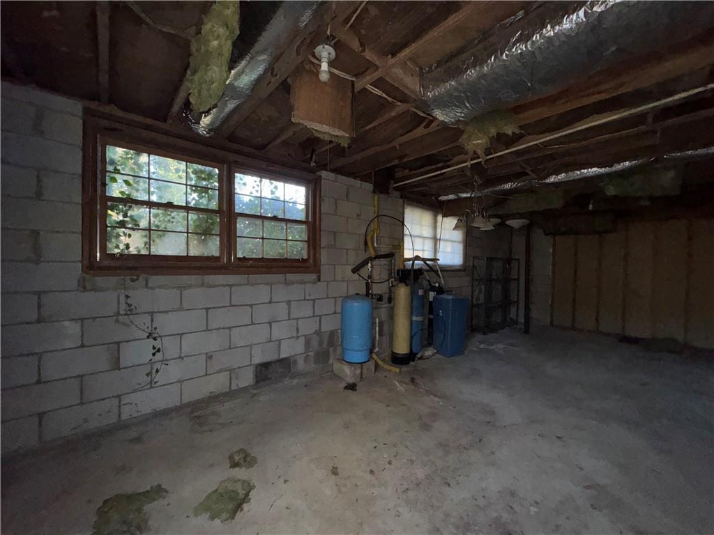 3955 Demooney Road Atlanta, GA 30349 - Photo 22 of 26 a view of a room with gym equipment