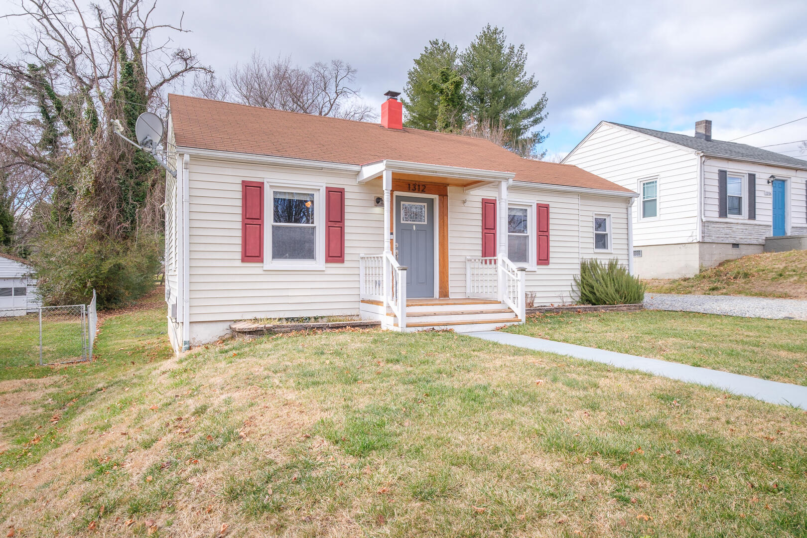 1312 Graybill Road Northwest Roanoke, VA 24017 - Photo 8 of 25 1312 Graybill-8