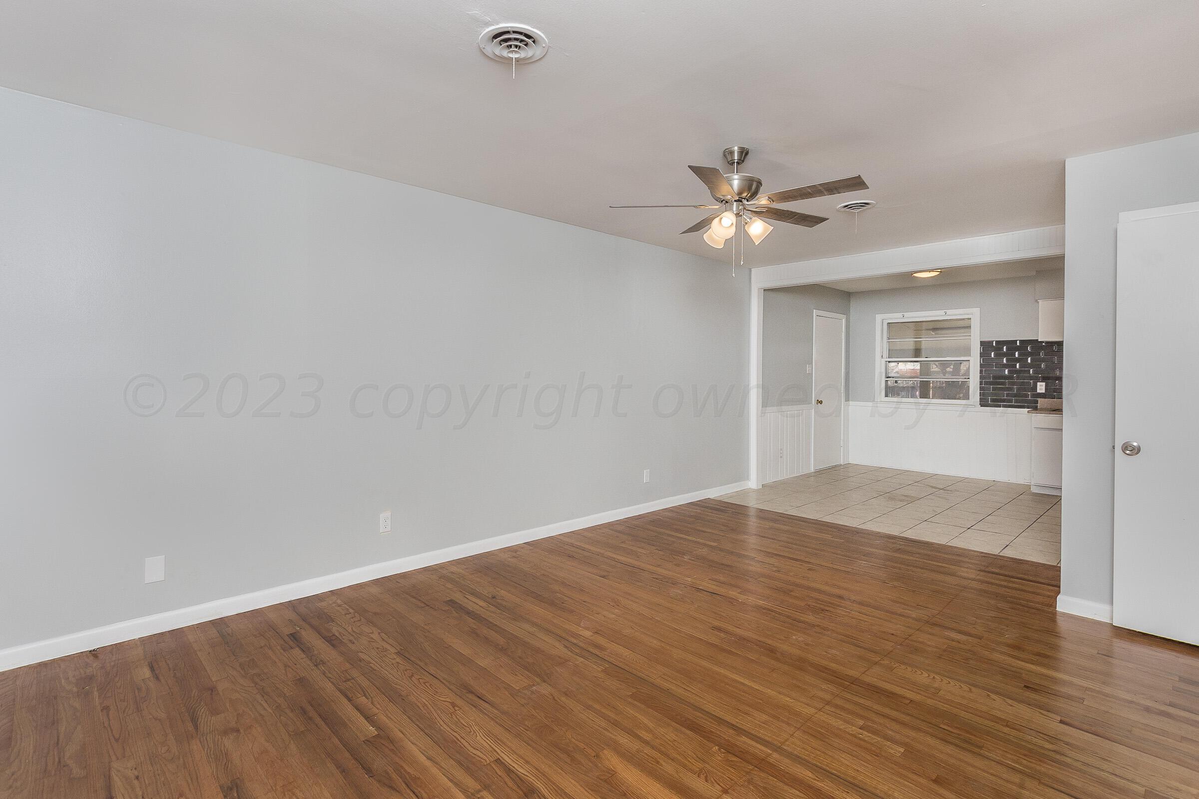 3317 Hobbs Road Amarillo, TX 79109 - Photo 5 of 19 004_Living Room 2