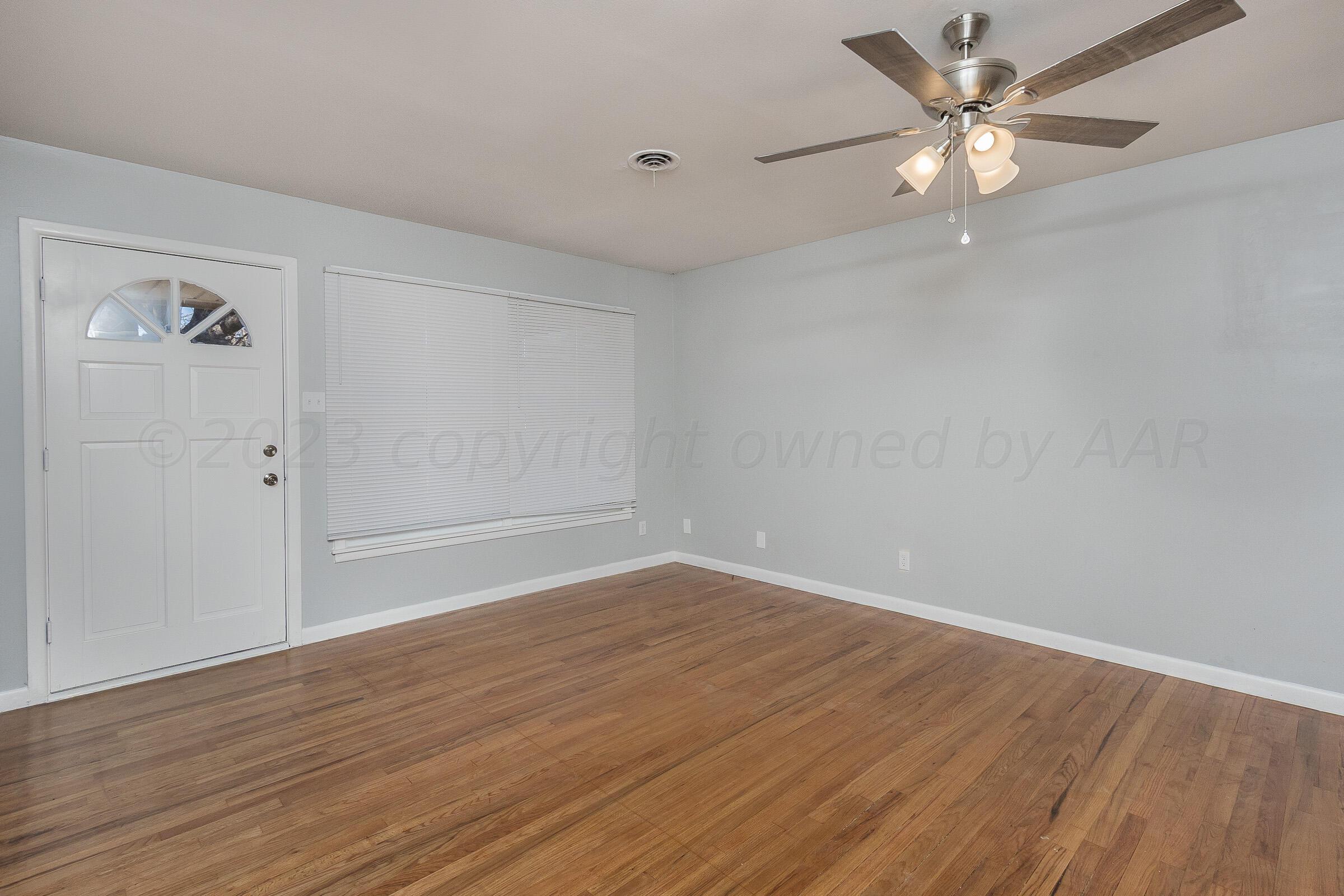 3317 Hobbs Road Amarillo, TX 79109 - Photo 6 of 19 005_Living Room 3