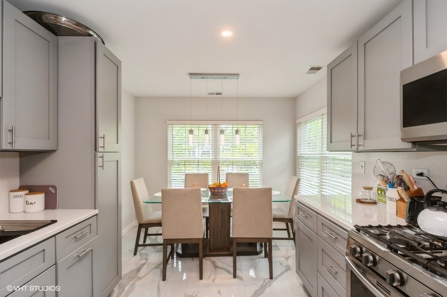 732 Old Checker Road Buffalo Grove, IL 60089 - Photo 3 of 10 Gallery Image 3