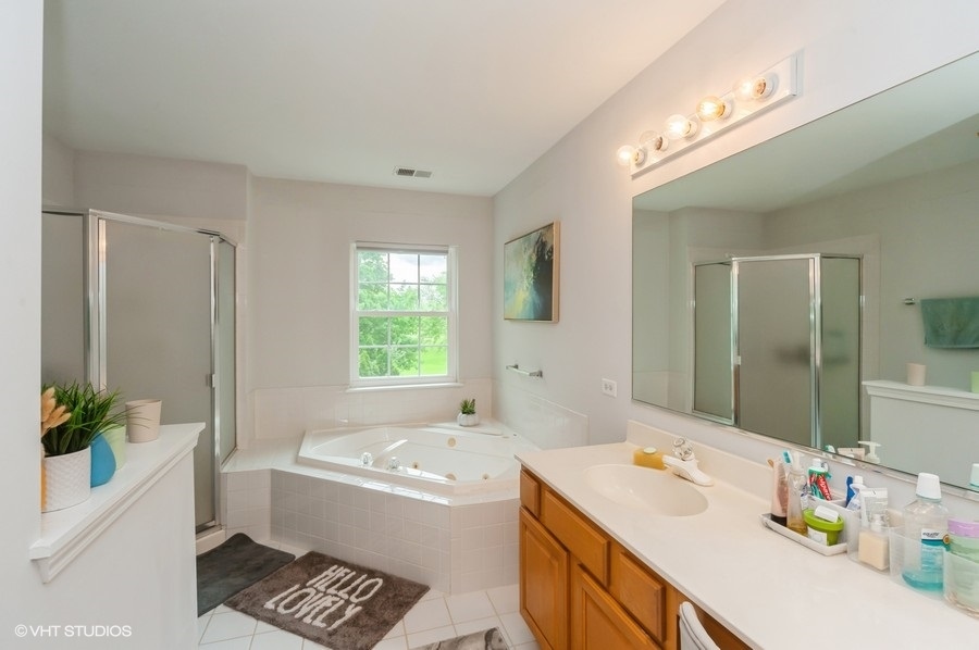 732 Old Checker Road Buffalo Grove, IL 60089 - Photo 8 of 10 Gallery Image 8