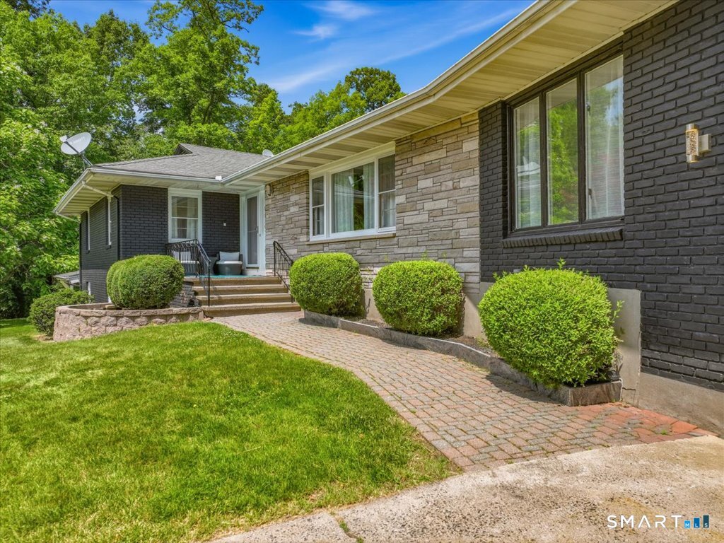 41 Sunny Lane Meriden, CT 06450 - Photo 3 of 32