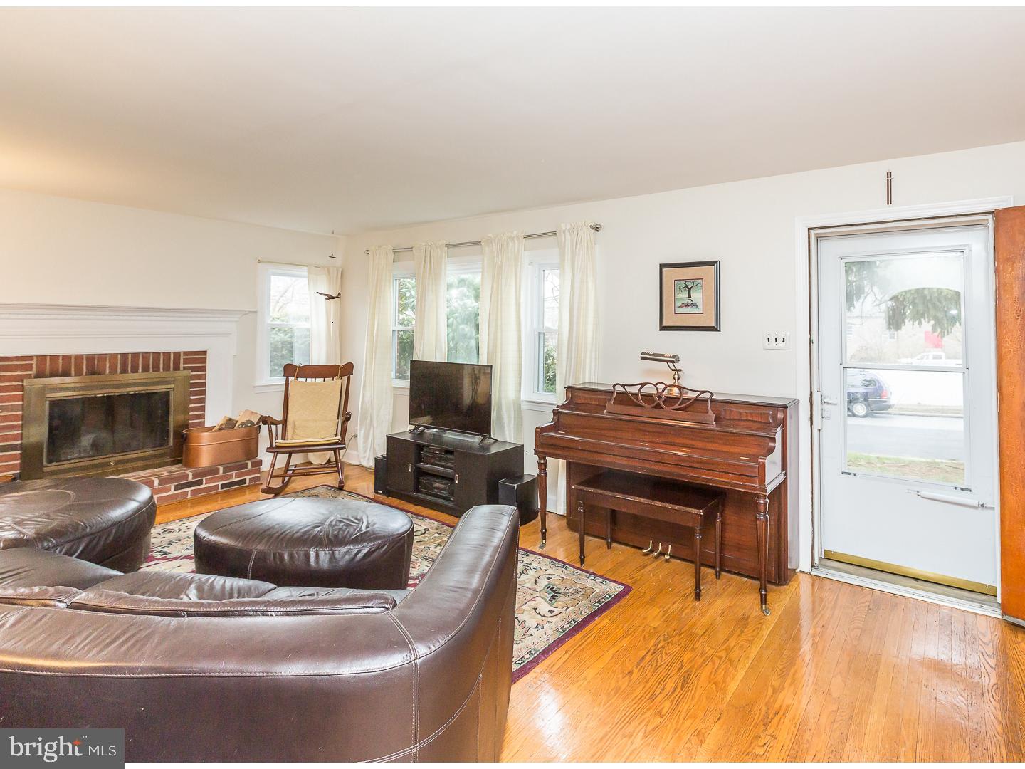 500 North Eagle Road Havertown, PA 19083 - Photo 4 of 20 Living Room