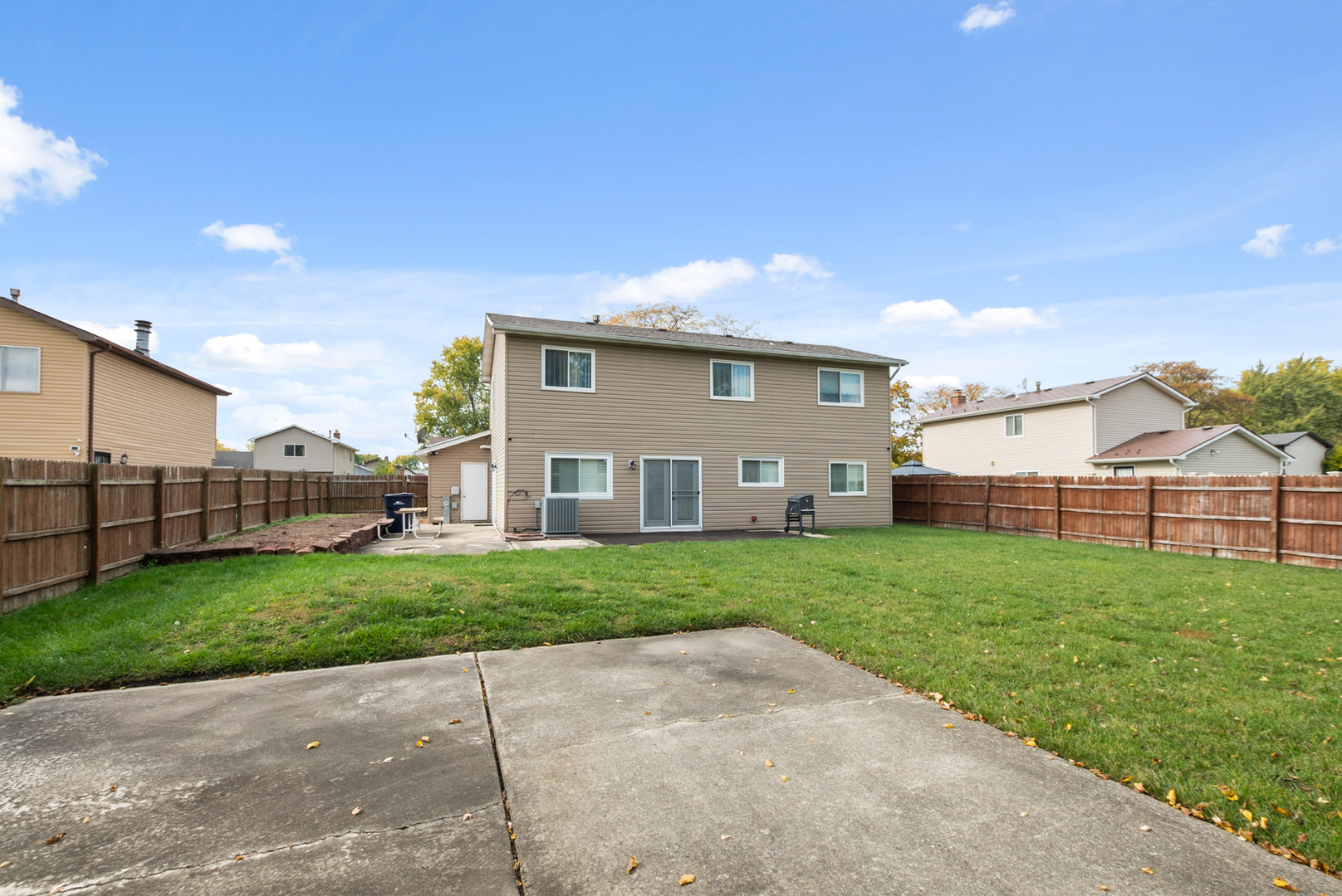 13 Oakview Road Matteson, IL 60443 - Photo 22 of 23 a house view with a garden space