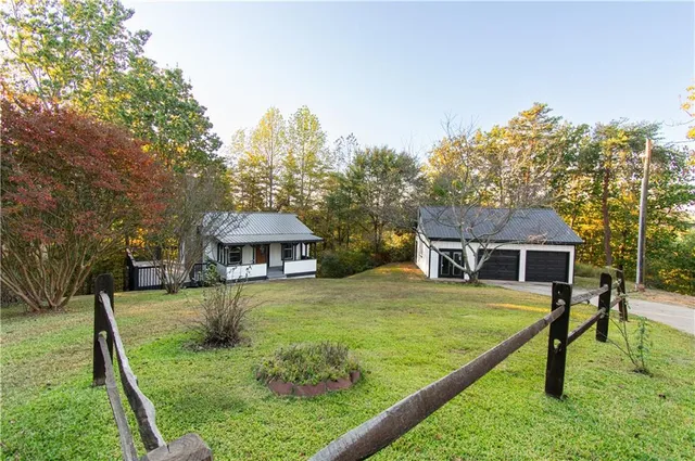 a view of a house with yard and trees