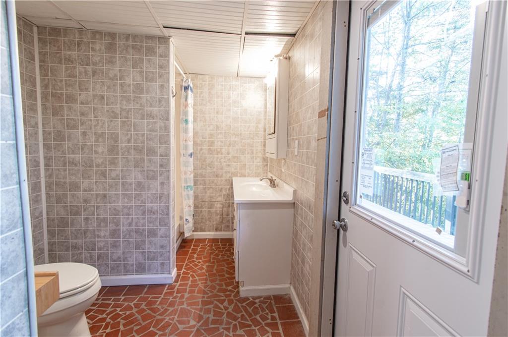 250 Nottingham Way Fairmount, GA 30139 - Photo 31 of 43 a bathroom with a toilet and a shower