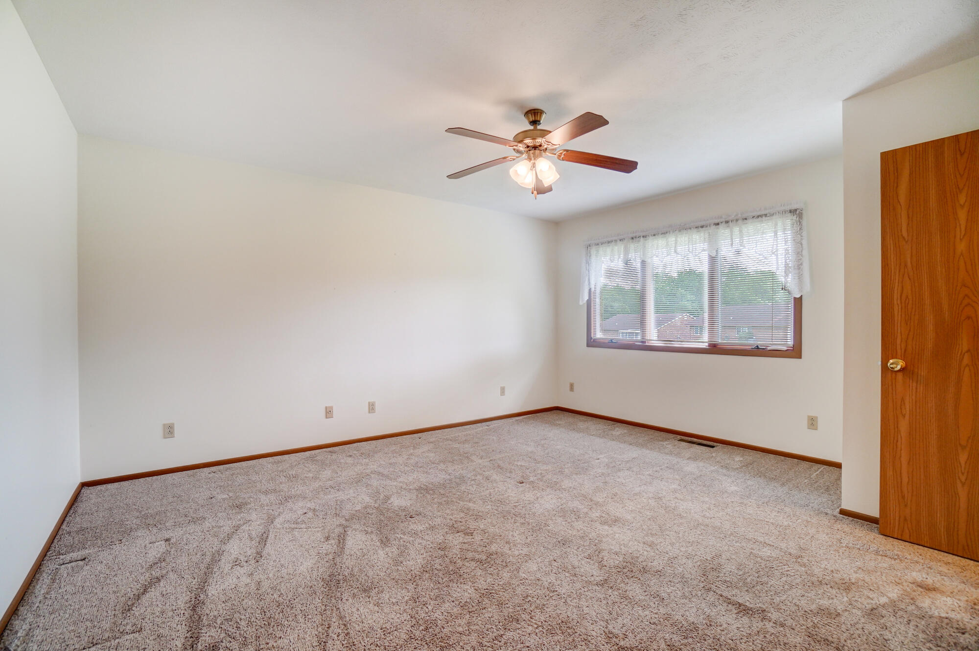 1141 Lindsey Road Springfield, OH 45503 - Photo 14 of 32 Gallery Image 14