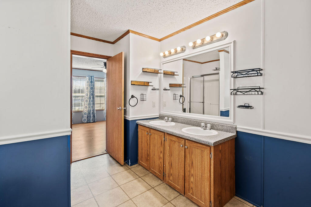 18097 Country Cross Road Florala, AL 36442 - Photo 28 of 32 a kitchen that has a sink and a stove in it