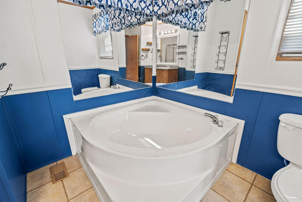 18097 Country Cross Road Florala, AL 36442 - Photo 29 of 32 a living room with furniture and wooden floor