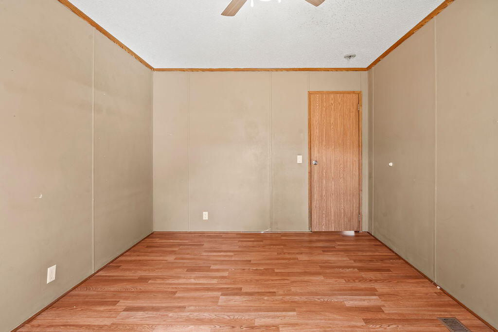 18097 Country Cross Road Florala, AL 36442 - Photo 10 of 32 a view of an empty room