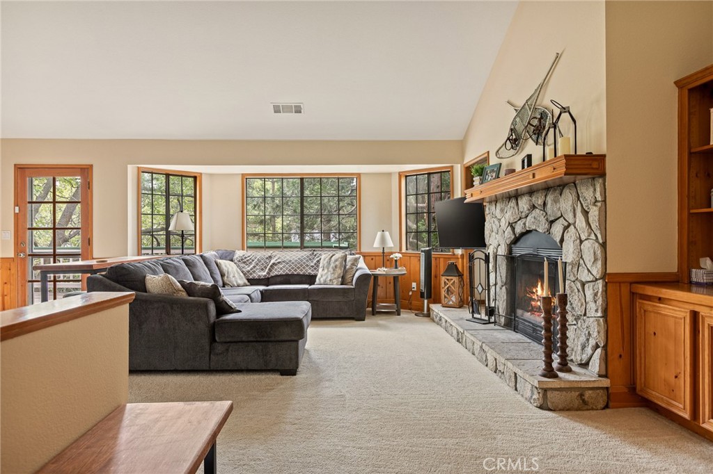 1108 Grass Valley Road Lake Arrowhead, CA 92352 - Photo 9 of 70 Living room