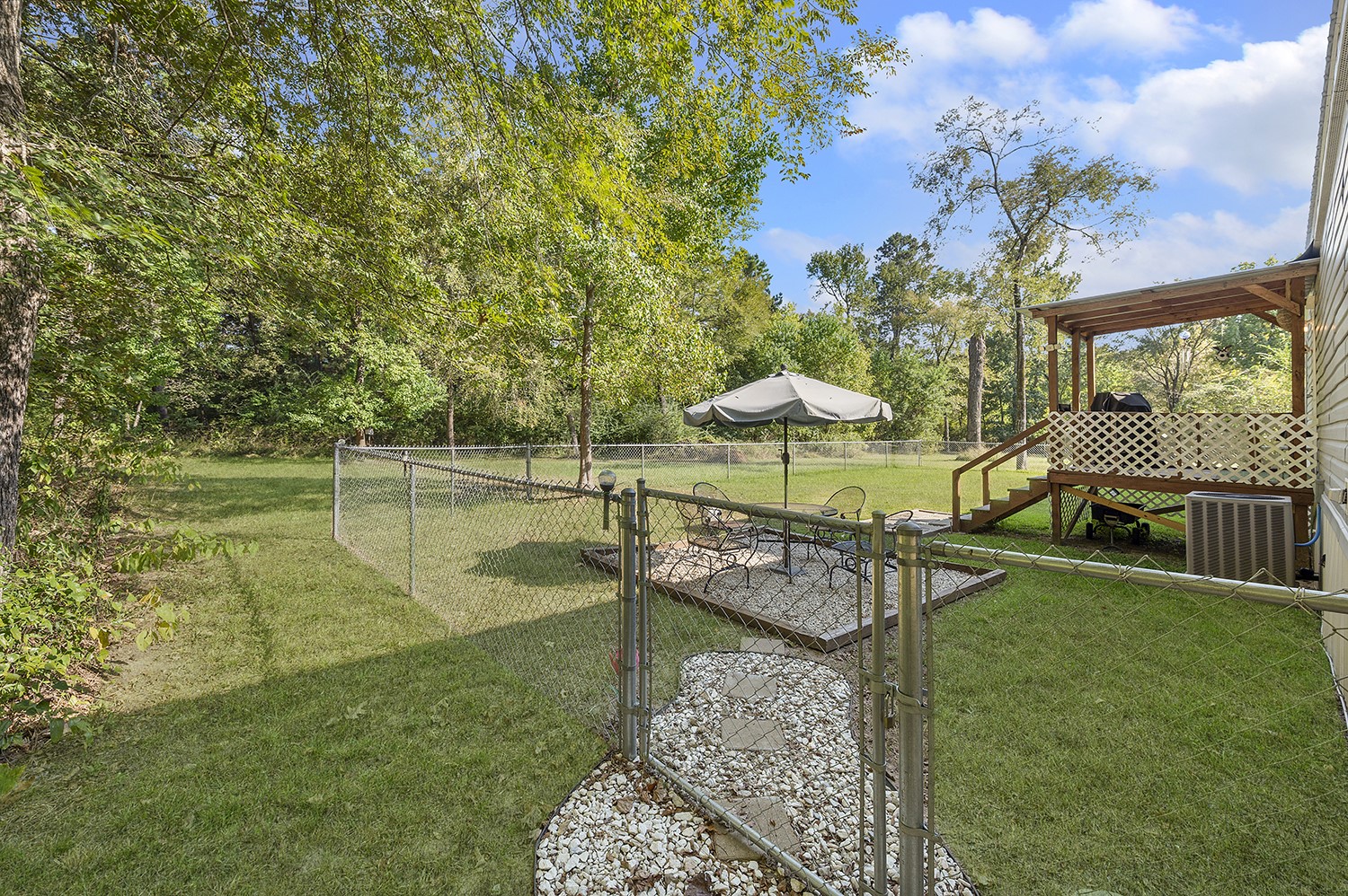 519 South 1st Street Huntington, TX 75949 - Photo 7 of 38