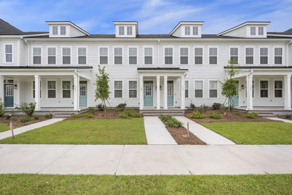 $2,600 | 762 Blueway Avenue, Summerville, SC 29486
