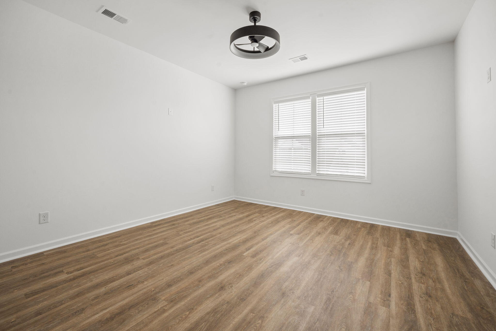 762 Blueway Avenue Summerville, SC 29486 - Photo 11 of 21 14-web-or-mls-Barclay Media Co.-16