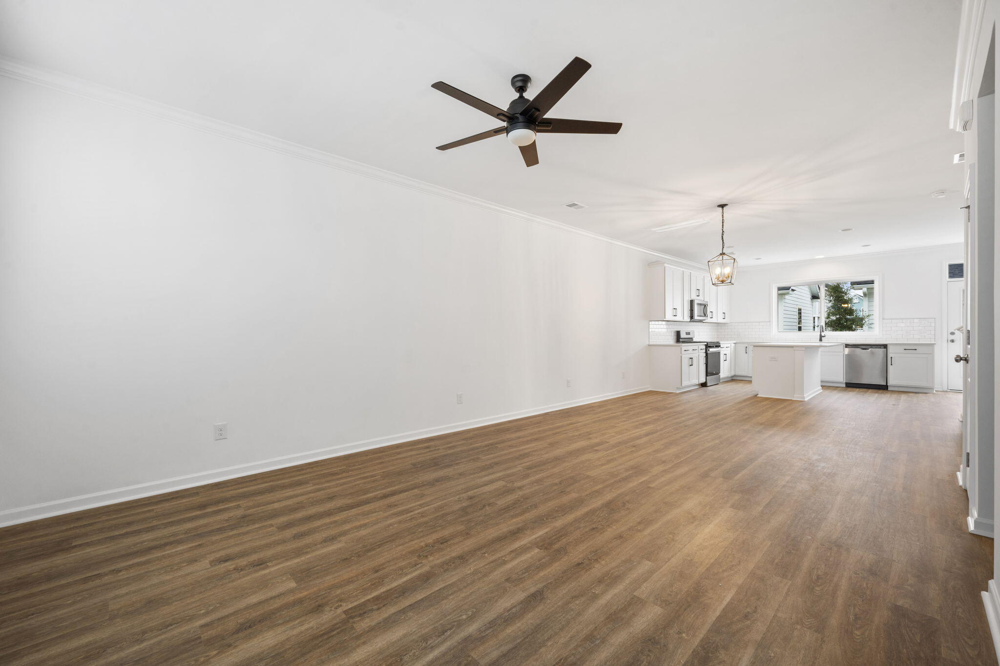 762 Blueway Avenue Summerville, SC 29486 - Photo 15 of 21 4-web-or-mls-Barclay Media Co.-11