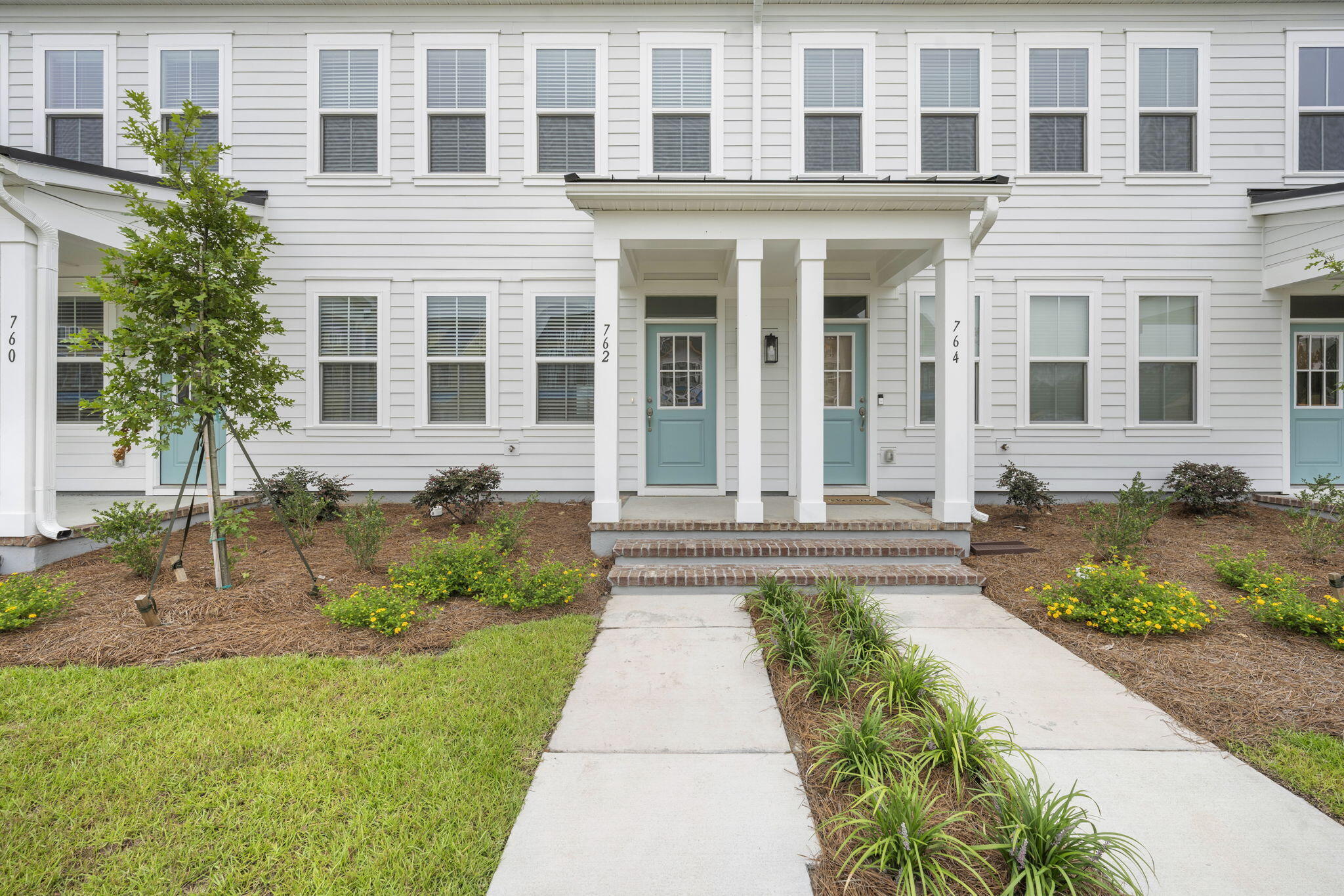 762 Blueway Avenue Summerville, SC 29486 - Photo 3 of 21 3-web-or-mls-Barclay Media Co.-3