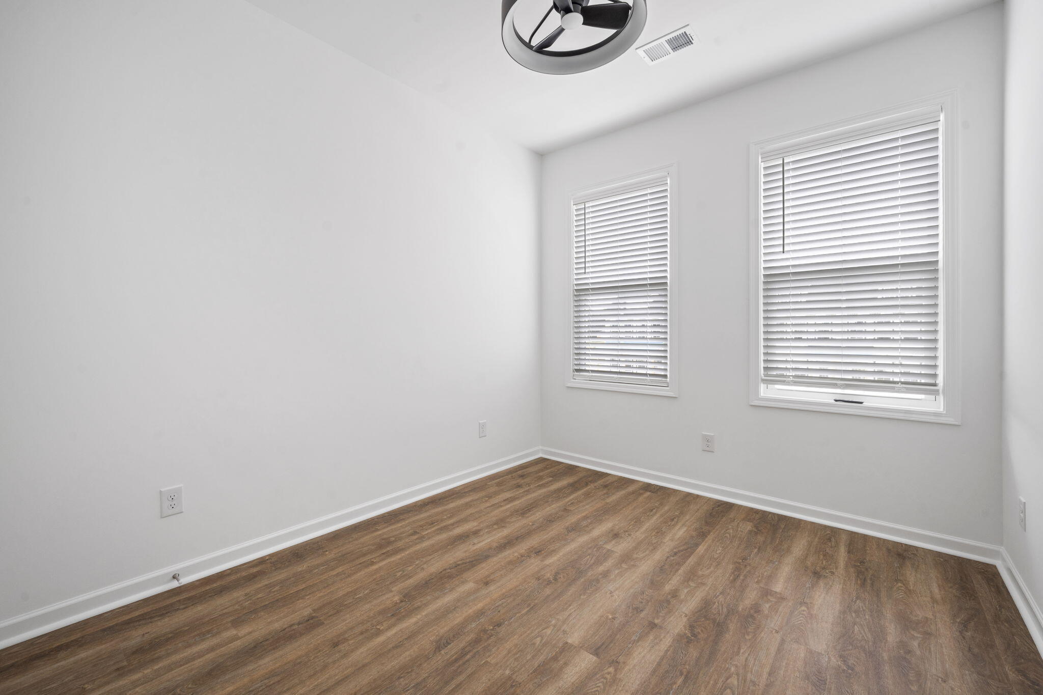 762 Blueway Avenue Summerville, SC 29486 - Photo 9 of 21 12-web-or-mls-Barclay Media Co.-13