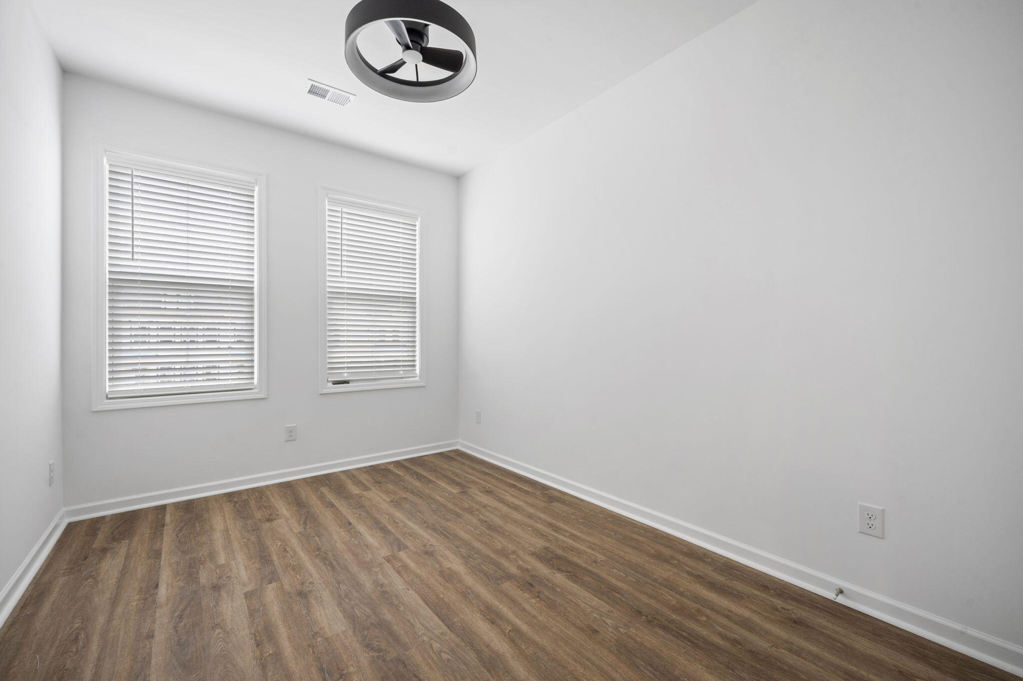 762 Blueway Avenue Summerville, SC 29486 - Photo 10 of 21 13-web-or-mls-Barclay Media Co.-14