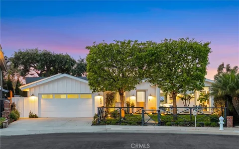 $2,995,000 | 223 Robin Hood Place, Costa Mesa, CA 92627